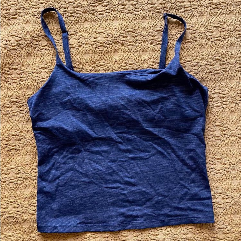Outdoor Voices techsweat move free tank with built in bra and adjustable straps